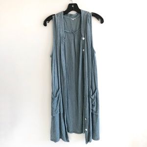 Textured fabric sleeveless cover